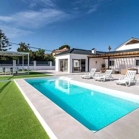 Palm Tree Villa - 5Bdr Paradise Pool / Chill Out Beds Torremolinos Extérieur photo
